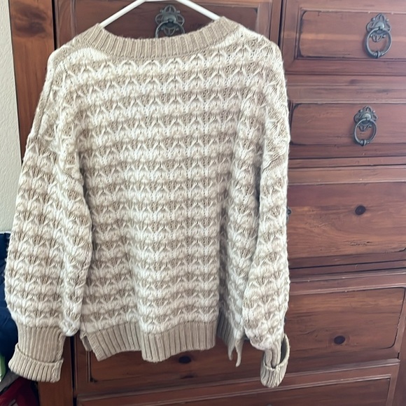 NWT Kensie Women’s Tan And White V-Neck Sweater Size XL - Picture 5 of 9